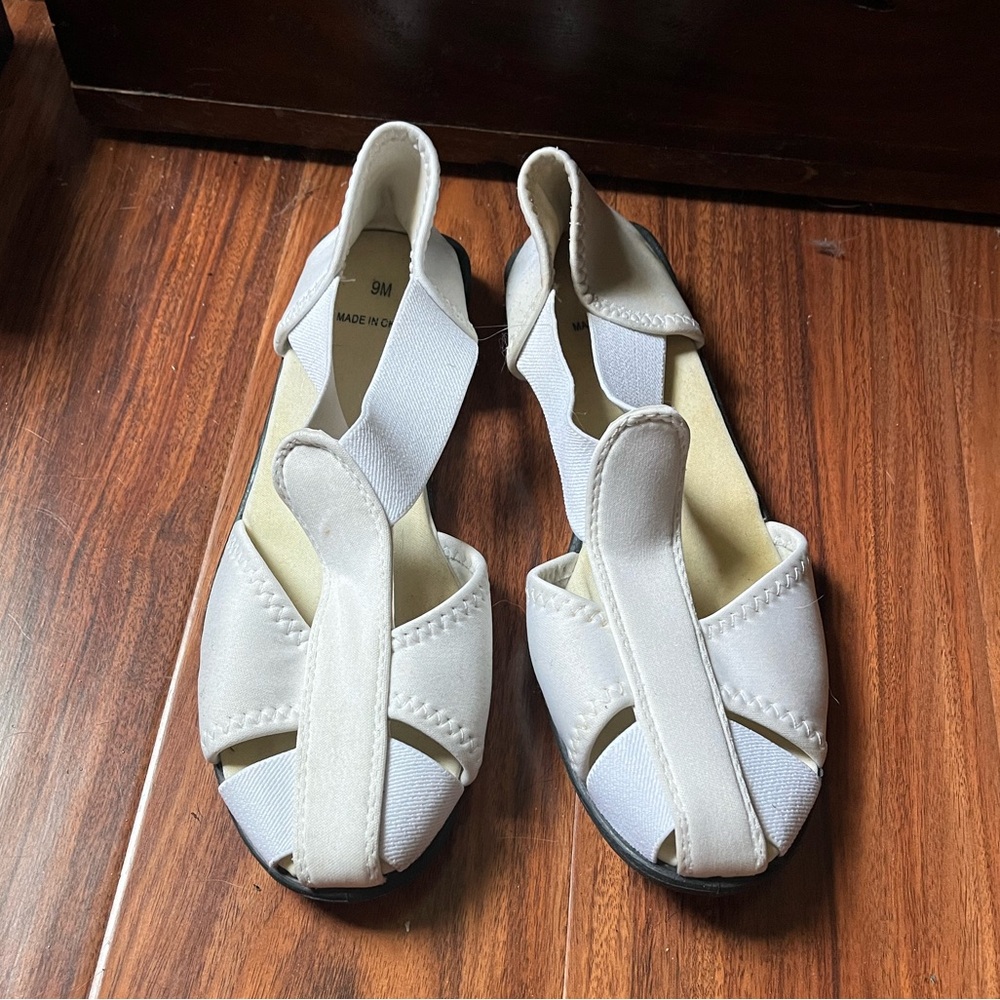 White cloth granny sandals sz 9 slip on elastic